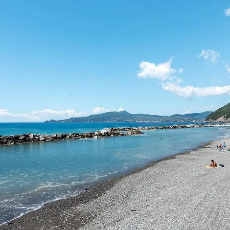 Queta - Modern Flat Chiavari