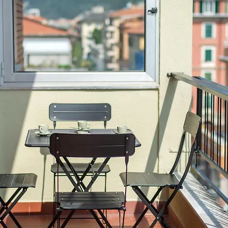 Queta - Modern Flat Chiavari