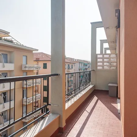 Queta - Modern Flat Chiavari